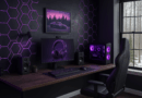 Gaming Zimmer mit einer Steinwand und neon lila Beleuchtung