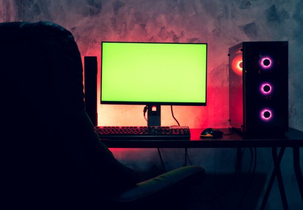 Gaming PC mit Monitor und RGB Licht | TV Schränke